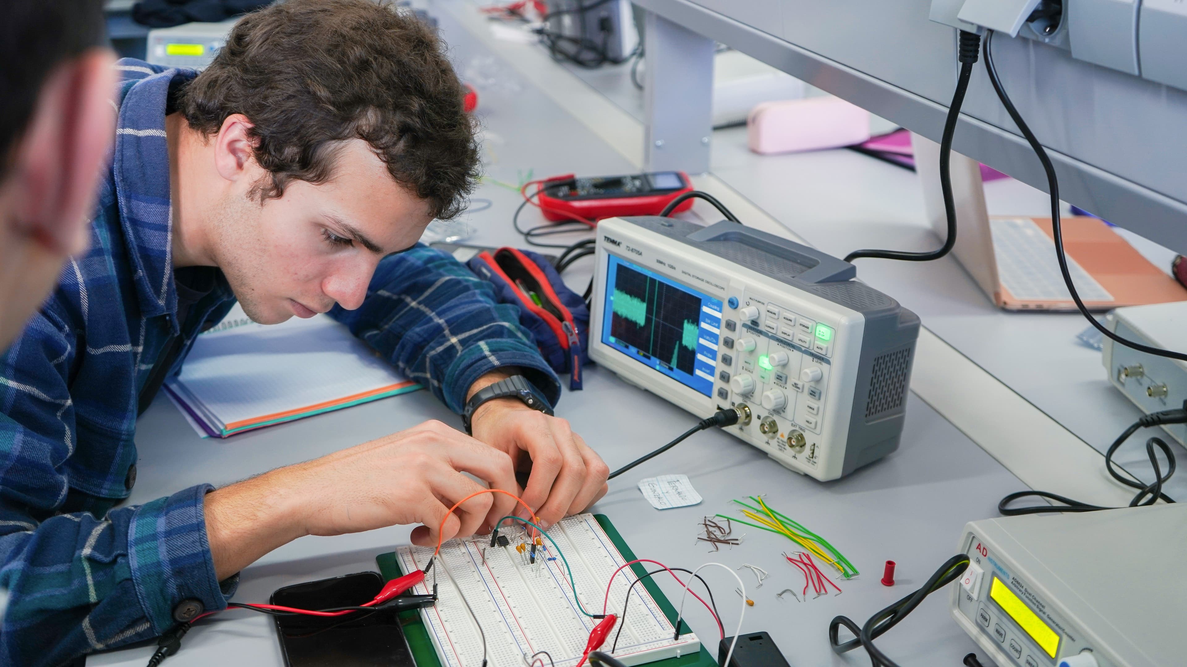 Ingeniería Física en Madrid en Universidad Privada ▷ Grado Ingeniería Física en España. M11_Hero título_Ing. Física Ingeniería Física en Madrid en Universidad Privada ▷ Grado Ingeniería Física en España. Estudiar en Universidad Privada Madrid