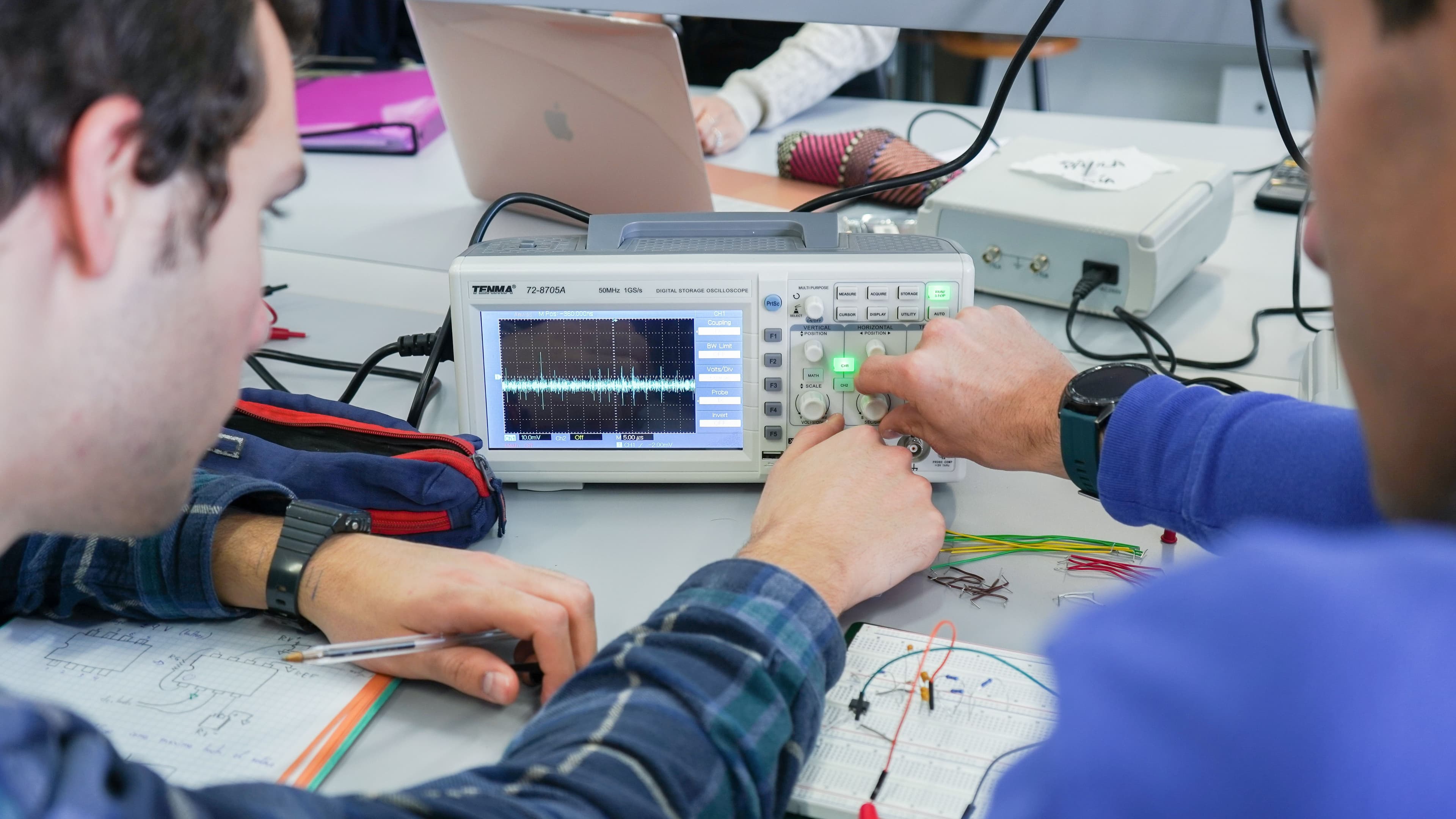 Grado Biotecnología en Madrid M11_Hero título_IngenieríaBiomédica Grado Biotecnología en Madrid Estudiar en Universidad Privada Madrid