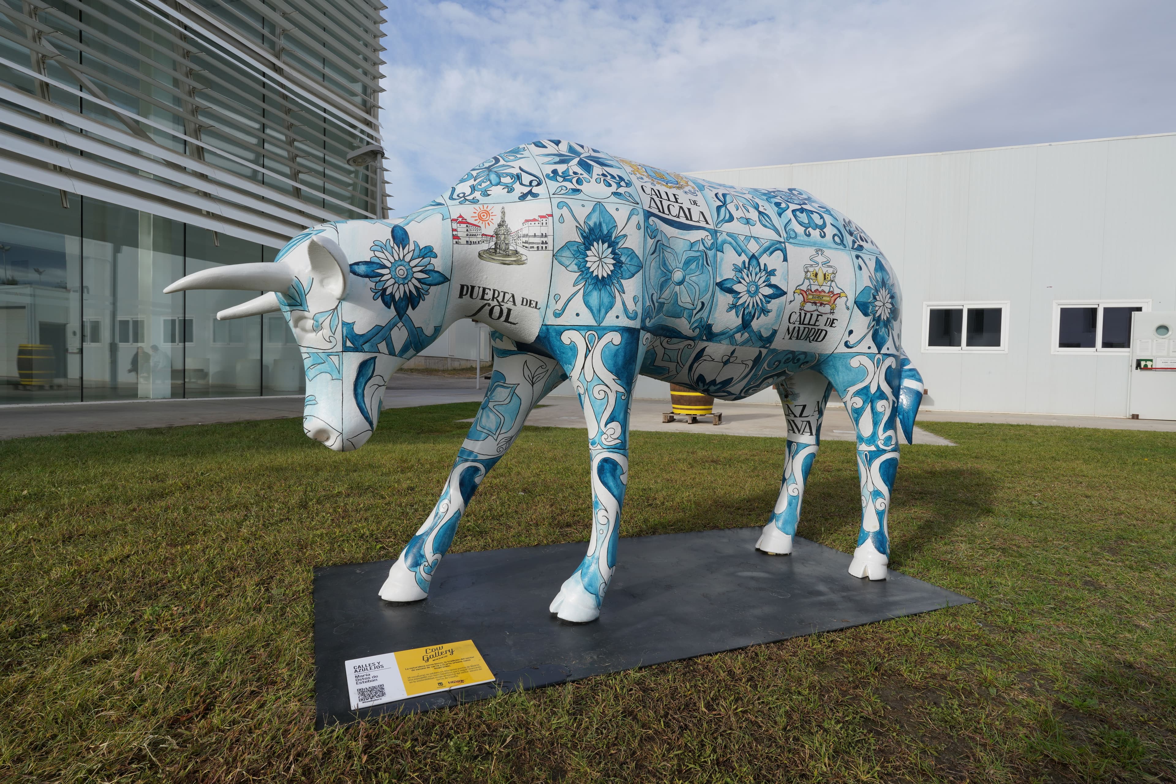 El Campus de la UFV se llena de arte y vacas: los alumnos brillan en la Madrid Cow Gallery | UFV Cow-Gallery-3 El Campus de la UFV se llena de arte y vacas: los alumnos brillan en la Madrid Cow Gallery | UFV Estudiar en Universidad Privada Madrid