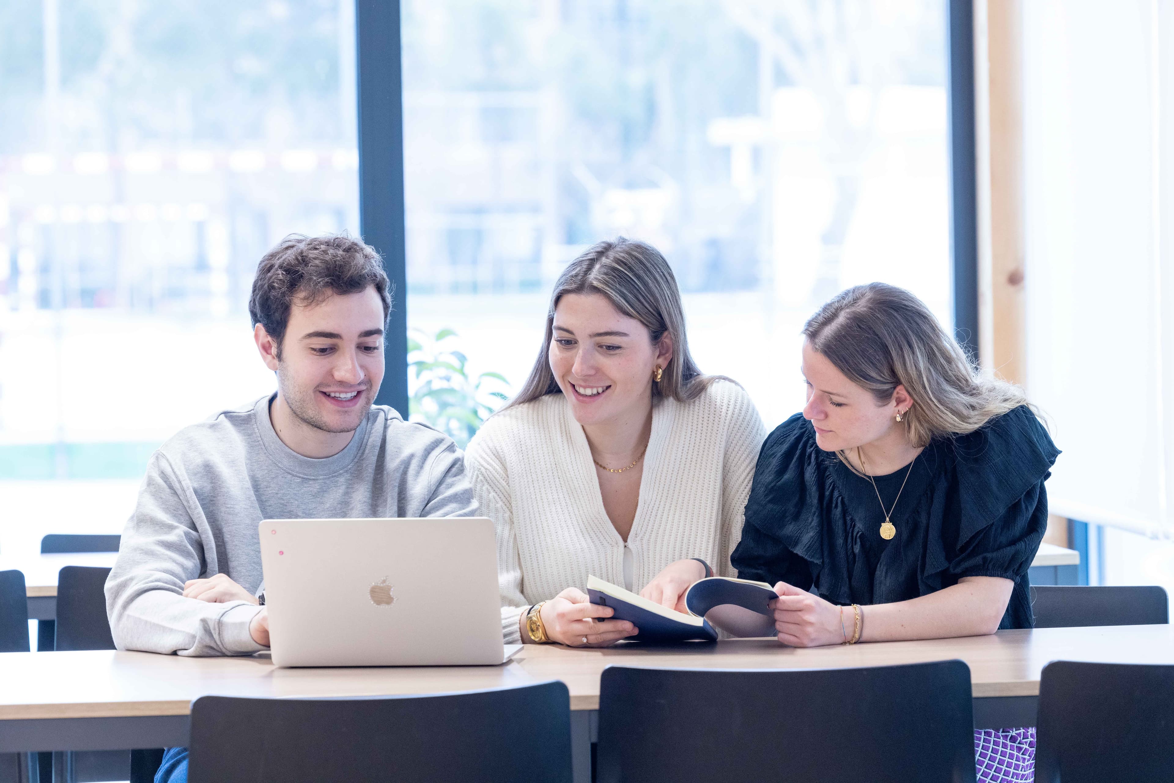 La UFV celebra jornada de innovación tecnológica para fomentar la accesibilidad digital | UFV UFV1-2821 (2) La UFV celebra jornada de innovación tecnológica para fomentar la accesibilidad digital | UFV Estudiar en Universidad Privada Madrid