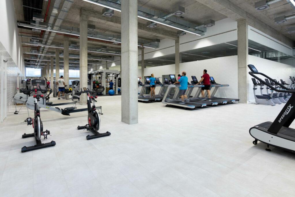 Instalaciones Gimnasio 12 1536x1024 1 1024x683 SPORTS CENTER Estudiar en Universidad Privada Madrid