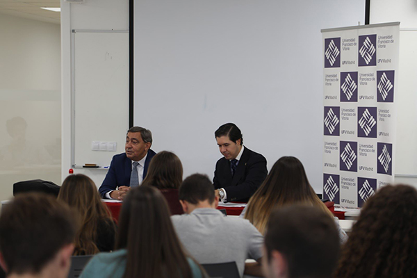 071019 4 Julián Sánchez Melgar, ex fiscal general del Estado, visita la UFV como parte del Seminario Permanente de Estudio Jurídico Estudiar en Universidad Privada Madrid