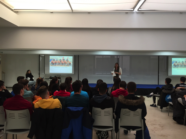 125 1 Veva Tapia, única jugadora en participar en un mundial de baloncesto a pie y en silla de ruedas, comparte su experiencia con los alumnos de CAFyD UFV Estudiar en Universidad Privada Madrid