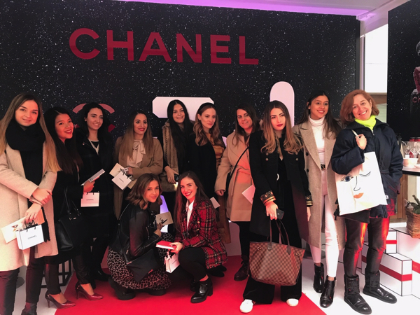 1912 2 Alumnas del Máster en Comunicación y Marketing de Moda UFV visitan el Chanel Christmas Club Estudiar en Universidad Privada Madrid