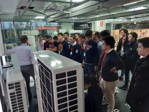 20191120 165946 Easy Resize.com  e1574848453583 Alumnos del Grado en Ingeniería en Sistemas Industriales visitan las oficinas centrales de LG Electonics España Estudiar en Universidad Privada Madrid