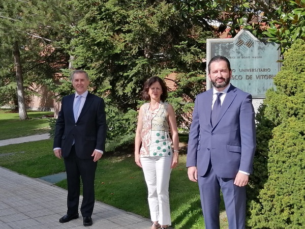 2 Foto grupo El Banco Sabadell y la Escuela de Postgrado y Formación Permanente de la Universidad Francisco de Vitoria inician el primer curso de asesoramiento financiero destinado a Instituciones Religiosas y entidades del Tercer Sector Estudiar en Universidad Privada Madrid