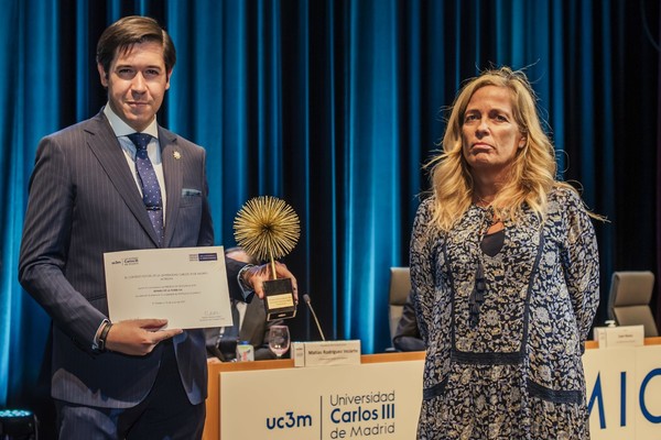 Alvaro de la Torre UFV El profesor Álvaro de la Torre, galardonado con uno de los Premios de Excelencia 2021 de la Universidad Carlos III de Madrid por su trayectoria como exalumno Estudiar en Universidad Privada Madrid