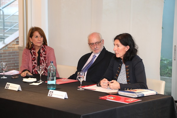 Benigno Blanco Benigno Blanco, expresidente del Foro Español de la Familia, analiza la situación de la familia en España en una charla en la Universidad Francisco de Vitoria Estudiar en Universidad Privada Madrid