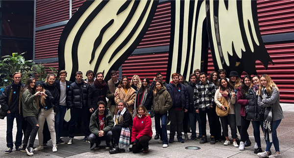 Captura de pantalla 2019 12 13 a las 9.57.58 Los alumnos de Comunicación Audiovisual de la UFV visitan el Museo Reina Sofía para conocer las vanguardias del videoarte Estudiar en Universidad Privada Madrid