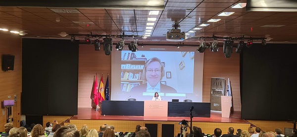 Charla Anders Sandberg 1 Concluye el Congreso Razón Abierta sobre Transhumanismo con Elena Postigo, directora del Congreso: “Seguiremos pensando qué significa ser humanos y trabajando sobre transhumanismo y posthumanismo. De momento no somos ciborgs sino sapiens” Estudiar en Universidad Privada Madrid