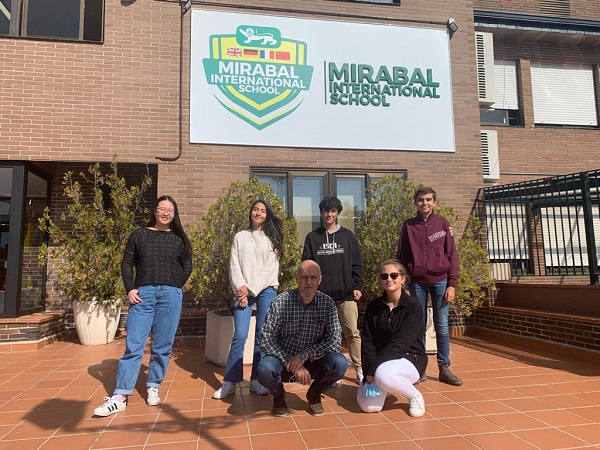 Colegio Mirabal subcampeones Tide VIII El colegio Esclavas Chamberí gana la VIII edición online del Torneo Intermunicipal de Debate Escolar de la Universidad Francisco de Vitoria Estudiar en Universidad Privada Madrid