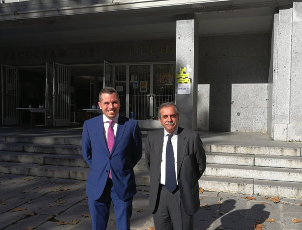 Defensa Tesis JMSR Imagen 1 El Profesor UFV Jesús Miguel Santos consigue la máxima calificación en su defensa de Tesis Doctoral Estudiar en Universidad Privada Madrid