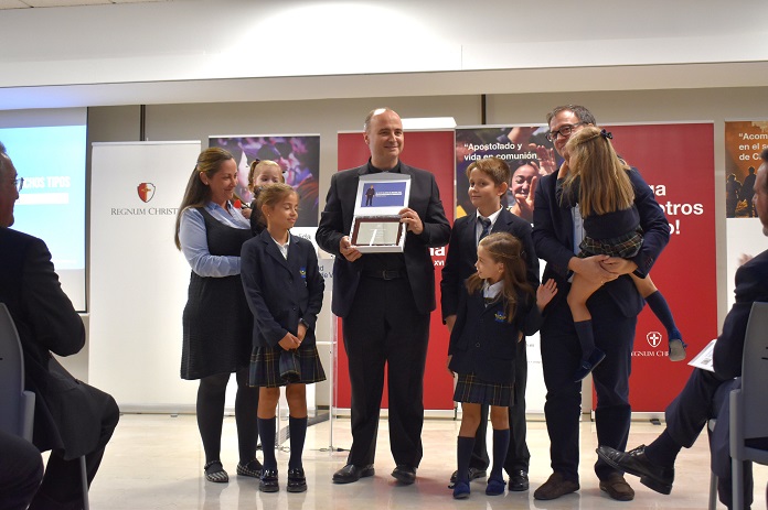 Don Santiago Arellano Galardon Alter Christus Pastoral Familiar 2022 Regnum Christi celebra la IX edición de los galardones Alter Crhistus en la UFV | Noticias de Actualidad UFV Estudiar en Universidad Privada Madrid