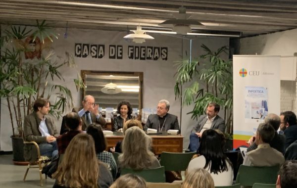 ELdclKhWoAE8Dtt e1576063458395 Álvaro Abellán García participa en la presentación de Infoética: el periodismo liberado de lo políticamente correcto Estudiar en Universidad Privada Madrid