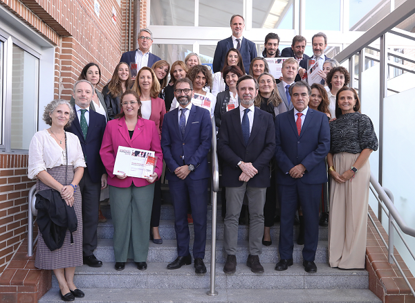 Foto familia acreditacion institucional La Fundación Madri+d entrega el reconocimiento de la acreditación institucional de calidad a todas las facultades y escuelas de la Universidad Francisco de Vitoria | Noticias de Actualidad UFV Estudiar en Universidad Privada Madrid