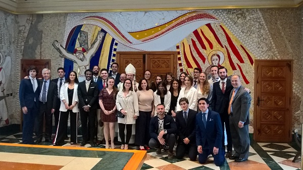 IMG 20190518 WA0020 Varios alumnos de la UFV reciben la confirmación de manos del obispo auxiliar de Madrid, Don Santos Montoya Estudiar en Universidad Privada Madrid