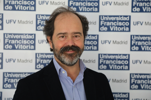 IMG 2837 Pablo Delgado de la Serna, profesor de Fisio y CAFyD, explica en la revista 30 días las ventajas de la terapia manual Estudiar en Universidad Privada Madrid