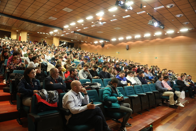 IMG 7776 Easy Resize.com Vicente del Bosque visita la UFV para explicar a nuestros alumnos la importancia de los valores a lo largo de una carrera profesional Estudiar en Universidad Privada Madrid