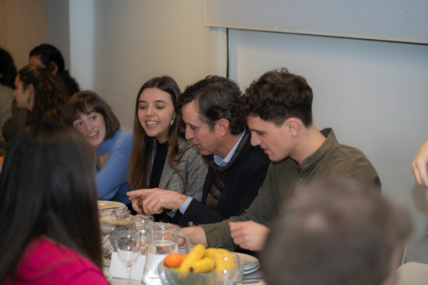 KO 5272 Cena con el Rector 2020: Daniel Sada comparte mesa con los colegiales del CM UFV Estudiar en Universidad Privada Madrid