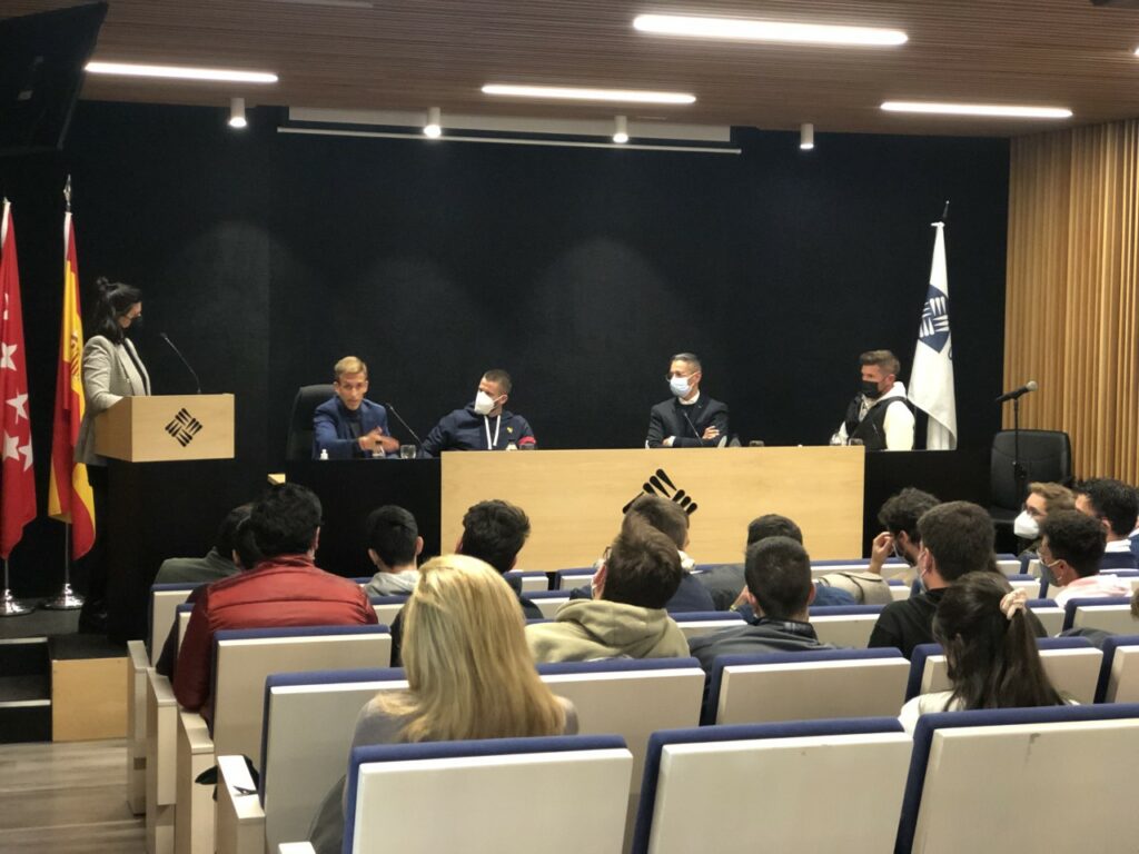 MESA REDONDA FUTBOL 1024x768 La Universidad Francisco de Vitoria organiza la mesa redonda El fútbol profesional desde dentro Estudiar en Universidad Privada Madrid