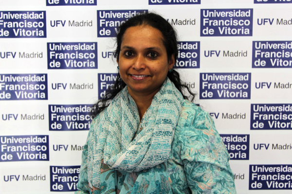 Manjula Balakrishnan Manjula Balakrishnan, profesora de Inglés de la UFV, cuenta en un reportaje de XL Semanal cómo ha golpeado la COVID a la India Estudiar en Universidad Privada Madrid