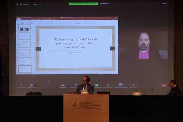 Mesa Carter Snead Concluye el Congreso Razón Abierta sobre Transhumanismo con Elena Postigo, directora del Congreso: “Seguiremos pensando qué significa ser humanos y trabajando sobre transhumanismo y posthumanismo. De momento no somos ciborgs sino sapiens” Estudiar en Universidad Privada Madrid