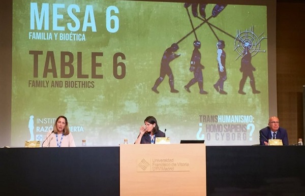 Mesa Familia JM Le Mene Concluye el Congreso Razón Abierta sobre Transhumanismo con Elena Postigo, directora del Congreso: “Seguiremos pensando qué significa ser humanos y trabajando sobre transhumanismo y posthumanismo. De momento no somos ciborgs sino sapiens” Estudiar en Universidad Privada Madrid