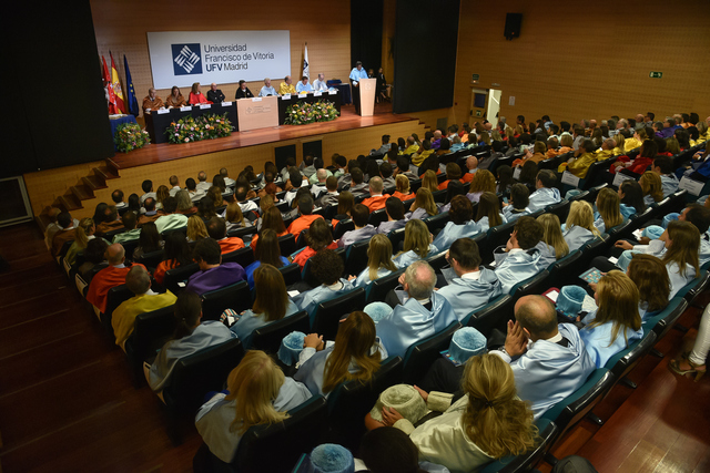 Mesa autoridades La UFV reflexiona sobre el repensamiento, la comunidad y la cultura del acompañamiento en el Acto de Apertura del Curso Académico 19/20 Estudiar en Universidad Privada Madrid