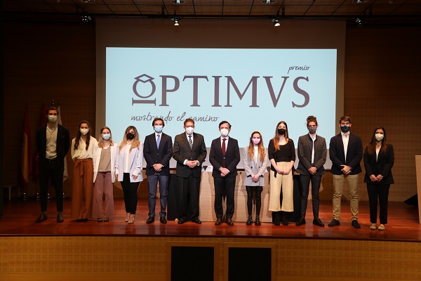 Premios Optimus 2021 La Universidad Francisco de Vitoria comunica los Premios Optimus 2021, un reconocimiento a los alumnos excelentes Estudiar en Universidad Privada Madrid