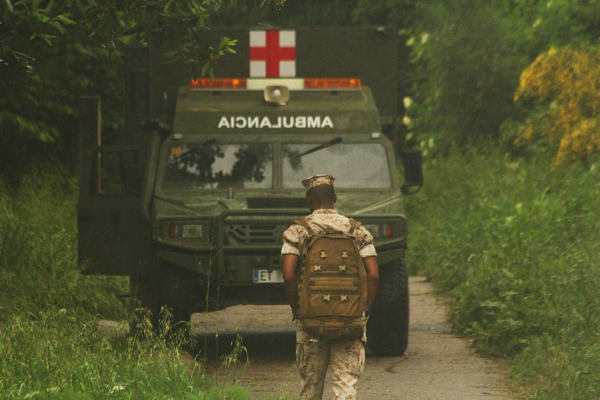 ambulanciamilitar El Grado en Enfermería UFV celebra su patrón con la exposición El arte de cuidar en zona hostil y una recogida de alimentos Estudiar en Universidad Privada Madrid