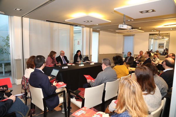 charla Benigno Blanco general Benigno Blanco, expresidente del Foro Español de la Familia, analiza la situación de la familia en España en una charla en la Universidad Francisco de Vitoria Estudiar en Universidad Privada Madrid