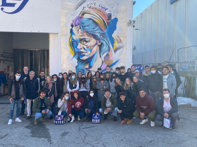 download 5 Los alumnos de primero del Grado en Marketing UFV visitan la fábrica de cervezas artesanales La Cibeles Estudiar en Universidad Privada Madrid