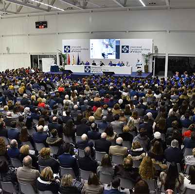 graduacion experimentales 04 401x400 1 CURSO 2019   2020 Estudiar en Universidad Privada Madrid