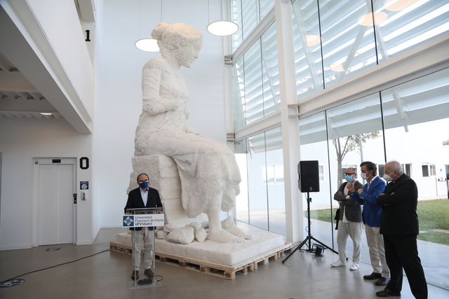 mujer lot javier viver La Universidad Francisco de Vitoria (Madrid) acoge la estatua La Mujer de Lot, de Javier Viver Estudiar en Universidad Privada Madrid