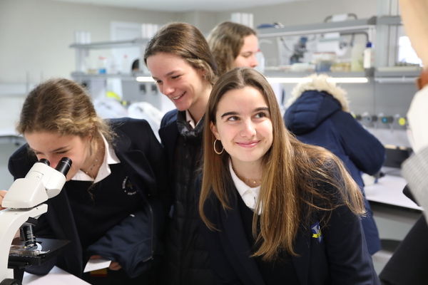 nina ciencia ufv La UFV celebra el Día Internacional de la Mujer y la Niña en la Ciencia con 10 investigadoras y más de 250 alumnas de ESO, Bachillerato y FP | Noticias de Actualidad UFV Estudiar en Universidad Privada Madrid