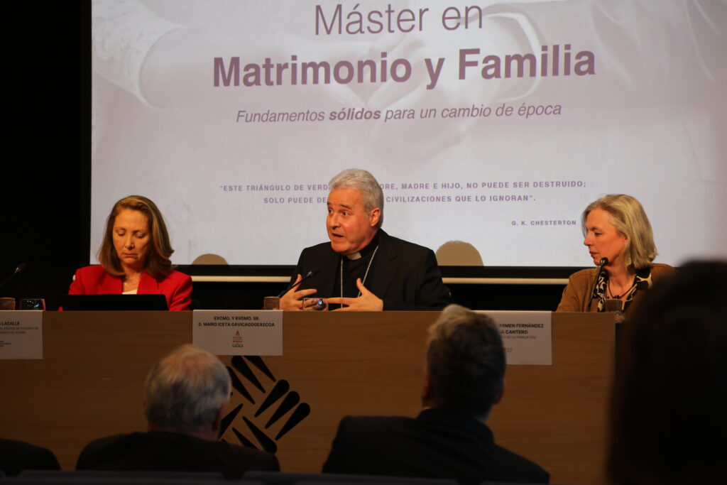 Presentacion mesa 1024x683 La Universidad Francisco de Vitoria, la Universidad CEU San Pablo y la Facultad de Teología de Burgos presentan el primer Máster en Matrimonio y Familia 100% online que “facilite la puesta en valor del matrimonio y la familia como vertebradora de una sociedad más sana” | Noticias de Actualidad UFV Estudiar en Universidad Privada Madrid