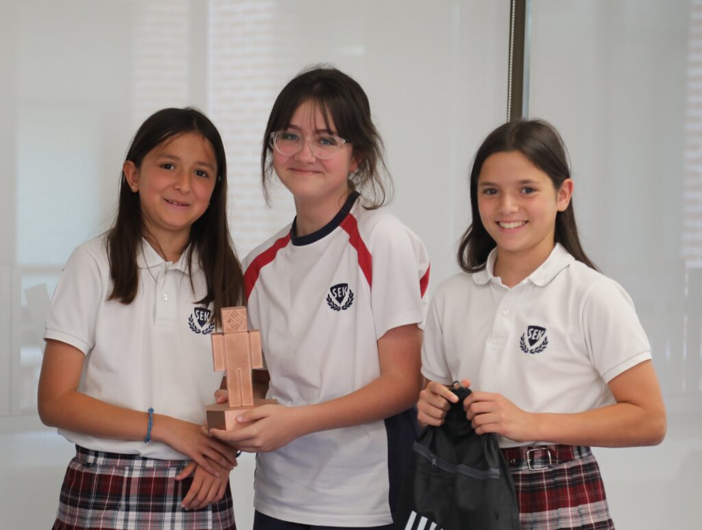 SEK Bronce 1024x773 El colegio FEC Santa Joaquina de Vedruna Mirasierra gana el Minecraft Education Tournament celebrado en la Universidad Francisco de Vitoria | Noticias de Actualidad UFV Estudiar en Universidad Privada Madrid