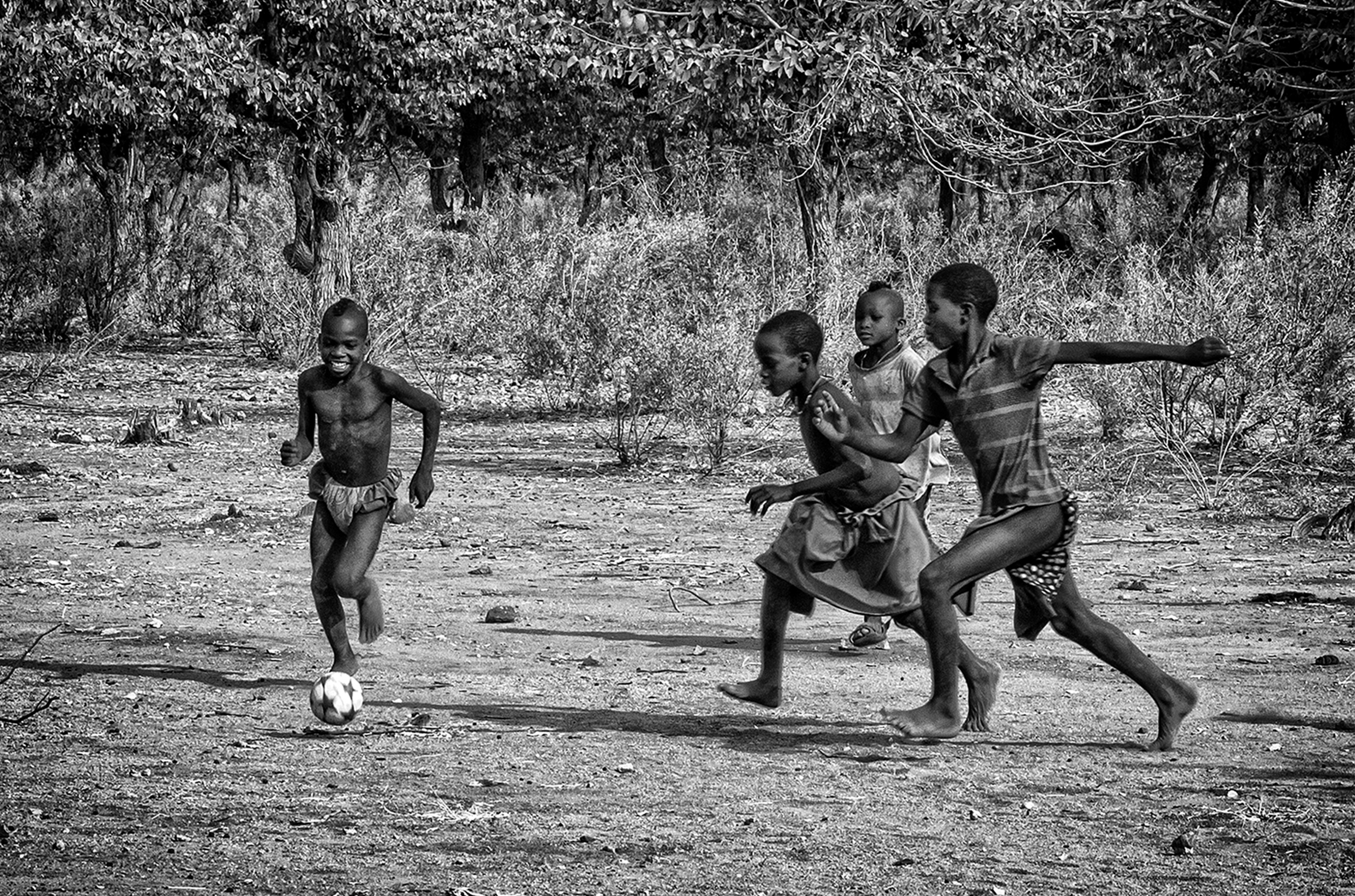 ANDREU NOGUERO FUTBOL INFANTIL EN AFRICA copia SIMUFV 2024 Finalistas Concurso Fotográfico Estudiar en Universidad Privada Madrid