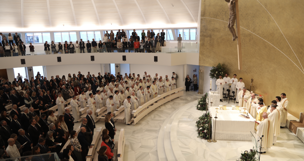 DEDICACIO CAPILLA UFV 2024 04 10 a las 11.19.18 1280x680 La Universidad Francisco de Vitoria inaugura su nueva capilla universitaria en el 30 aniversario de su fundación, marcando un hito en su historia Estudiar en Universidad Privada Madrid