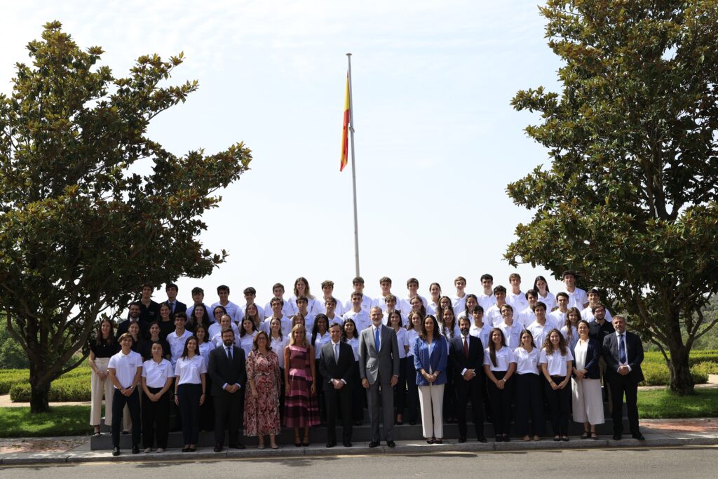 FOTO GRUPO REY b 1024x683 El rey recibe a los alumnos de la XIX edición del Programa Becas Europa Santander   UFV Estudiar en Universidad Privada Madrid