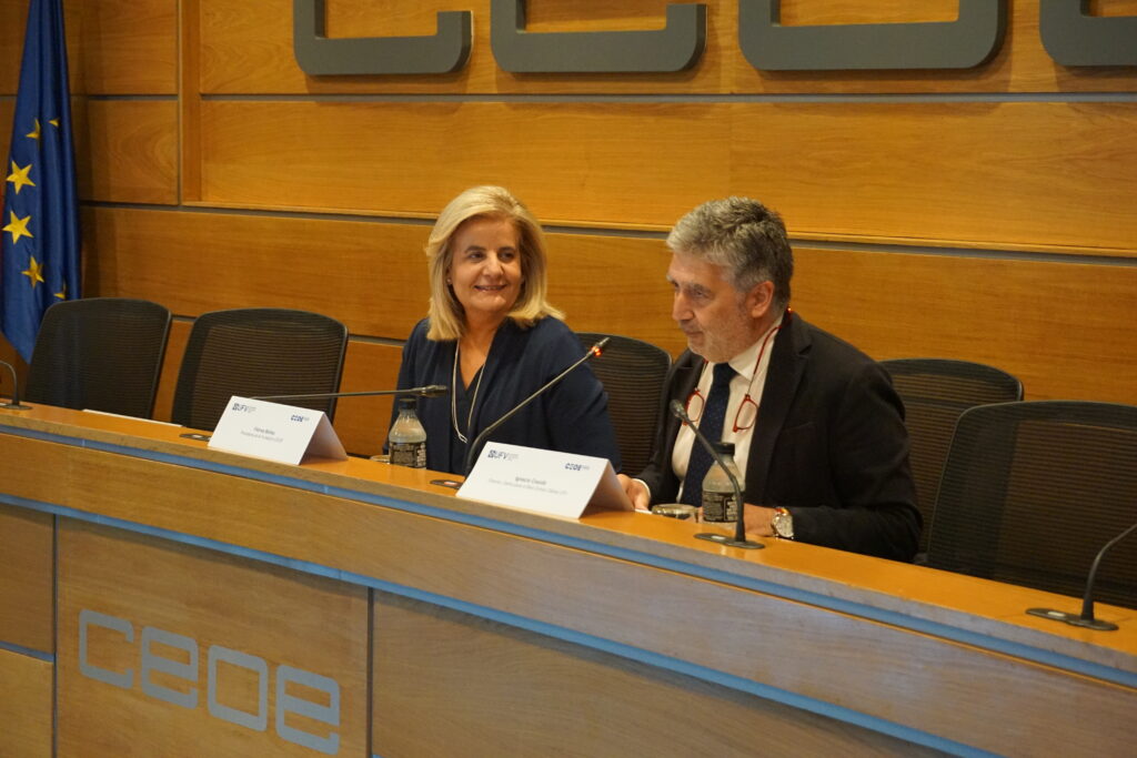 Fatima Banez e Ignacio Cosido 1024x683 La Universidad Francisco de Vitoria presenta el libro recopilatorio de la Cátedra Irene Vázquez sobre empresa centrada en la persona Estudiar en Universidad Privada Madrid