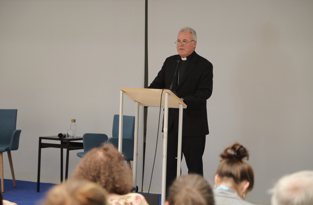 Mons. Iceta 1 1 1024x671 Monseñor Iceta inaugura la I Semana de la Familia en la Universidad Francisco de Vitoria: Cuidar de la familia es cuidar de la sociedad Estudiar en Universidad Privada Madrid