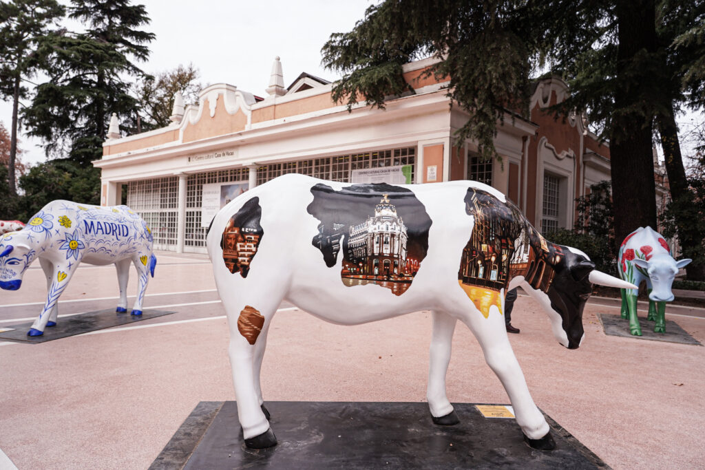 CasaDeVacas 1 1024x683 El arte con propósito: estudiantes de la UFV donan sus obras para la subasta solidaria de Madrid Cow Gallery en apoyo a los afectados por la DANA Estudiar en Universidad Privada Madrid