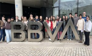 Captura de pantalla 2025 02 24 a las 12.36.14 300x183 La UFV acerca a sus estudiantes de Diseño y Bellas Artes al mundo financiero con una visita a la Ciudad Financiera del BBVA Estudiar en Universidad Privada Madrid